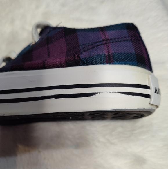 Airwalk Purple And Blue Plaid Canvas Sneakers with White Laces - Picture 14 of 16